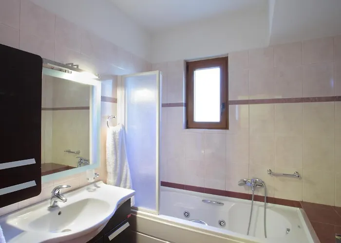 Irida Beachfront For 12 Steps To Amenities *