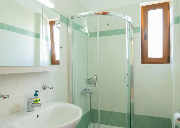 Willa Irida Beachfront For 12 Steps To Amenities