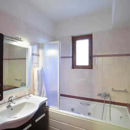 Irida Beachfront For 12 Steps To Amenities *