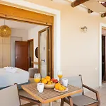 Вілла Irida Beachfront For 12 Steps To Amenities